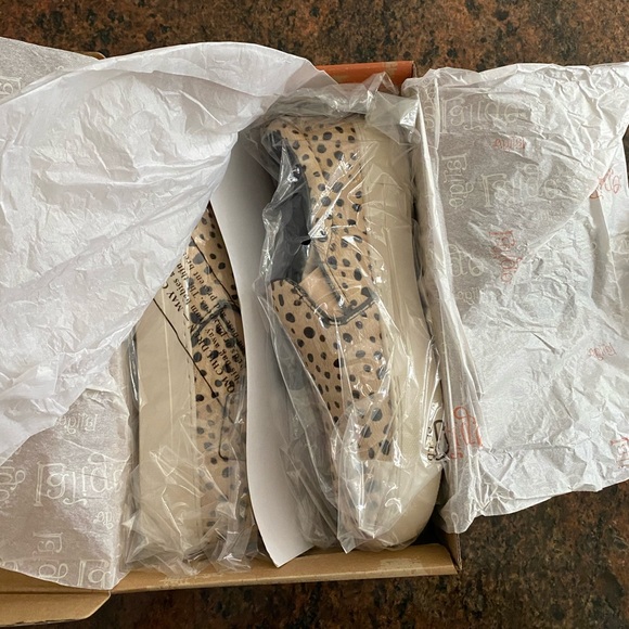 BRAND NEW!!! Latigo sneakers - Picture 1 of 5